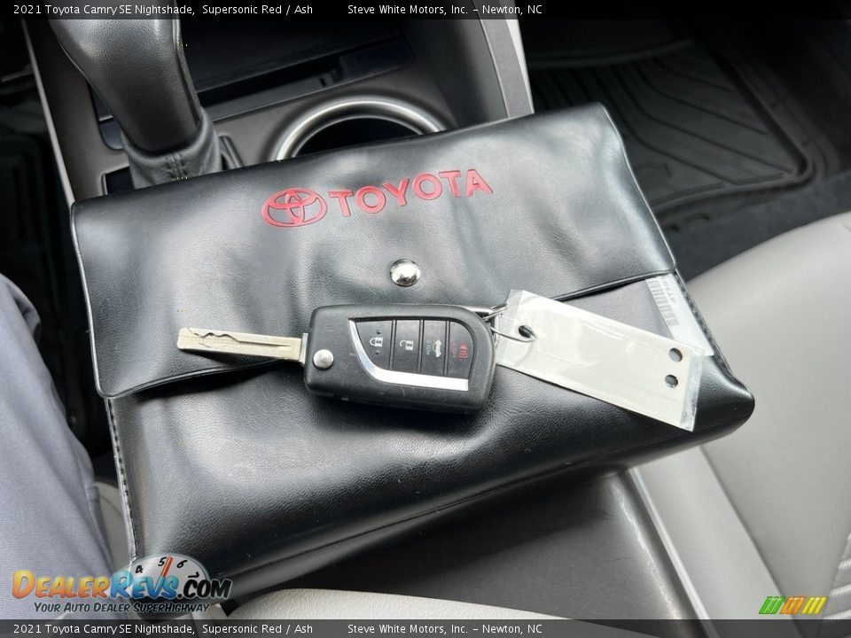 Keys of 2021 Toyota Camry SE Nightshade Photo #27