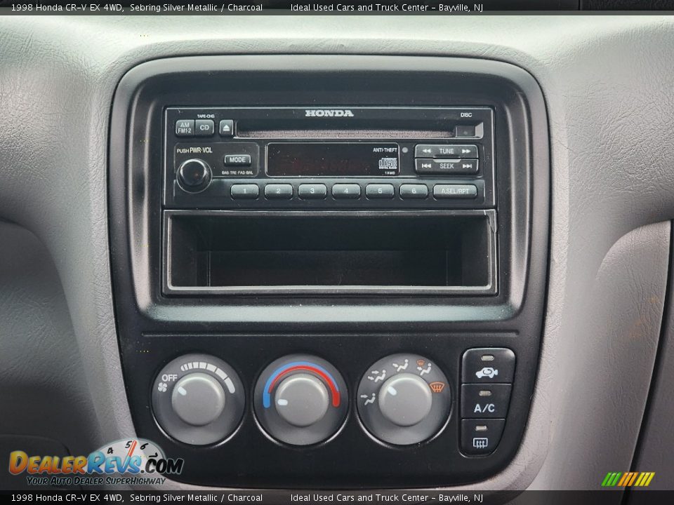 Audio System of 1998 Honda CR-V EX 4WD Photo #16