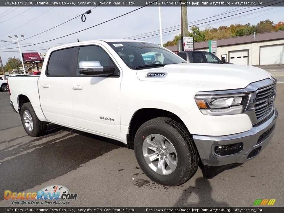 Front 3/4 View of 2024 Ram 1500 Laramie Crew Cab 4x4 Photo #8