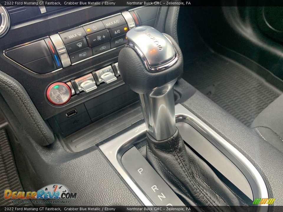 2022 Ford Mustang GT Fastback Shifter Photo #15