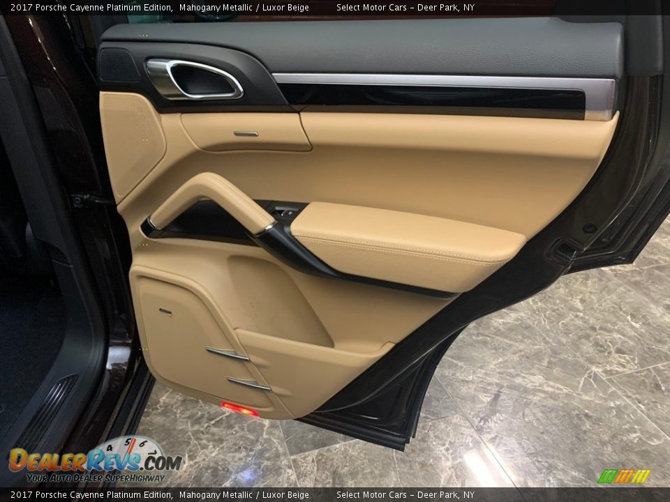 Door Panel of 2017 Porsche Cayenne Platinum Edition Photo #17