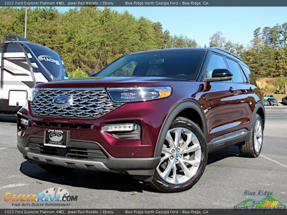 Front 3/4 View of 2023 Ford Explorer Platinum 4WD Photo #1