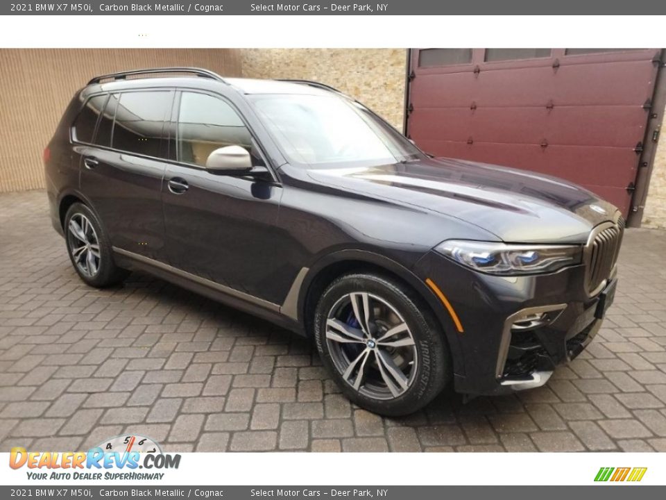 Front 3/4 View of 2021 BMW X7 M50i Photo #3