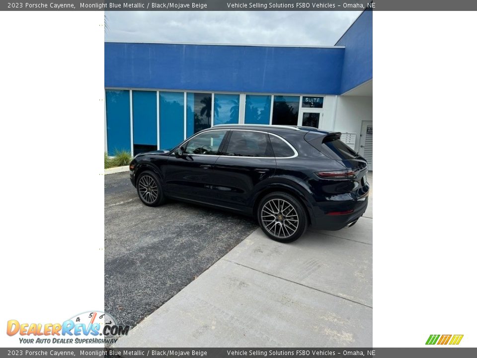 2023 Porsche Cayenne Moonlight Blue Metallic / Black/Mojave Beige Photo #1