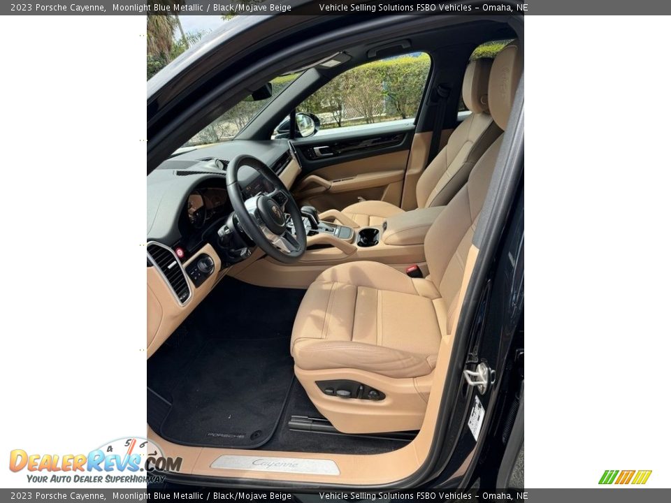 Black/Mojave Beige Interior - 2023 Porsche Cayenne  Photo #4