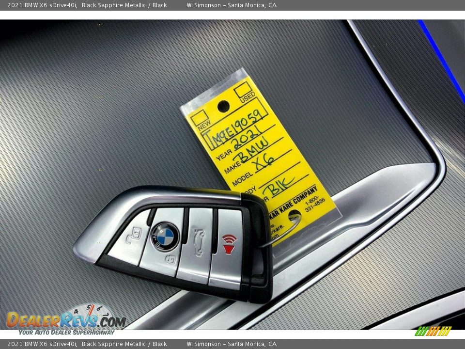 Keys of 2021 BMW X6 sDrive40i Photo #11