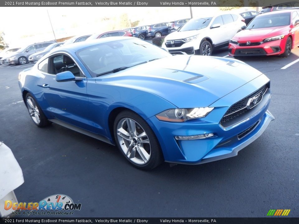Front 3/4 View of 2021 Ford Mustang EcoBoost Premium Fastback Photo #4