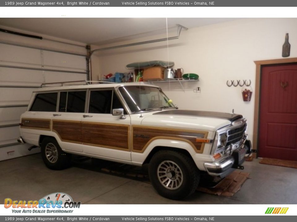 Bright White 1989 Jeep Grand Wagoneer 4x4 Photo #2