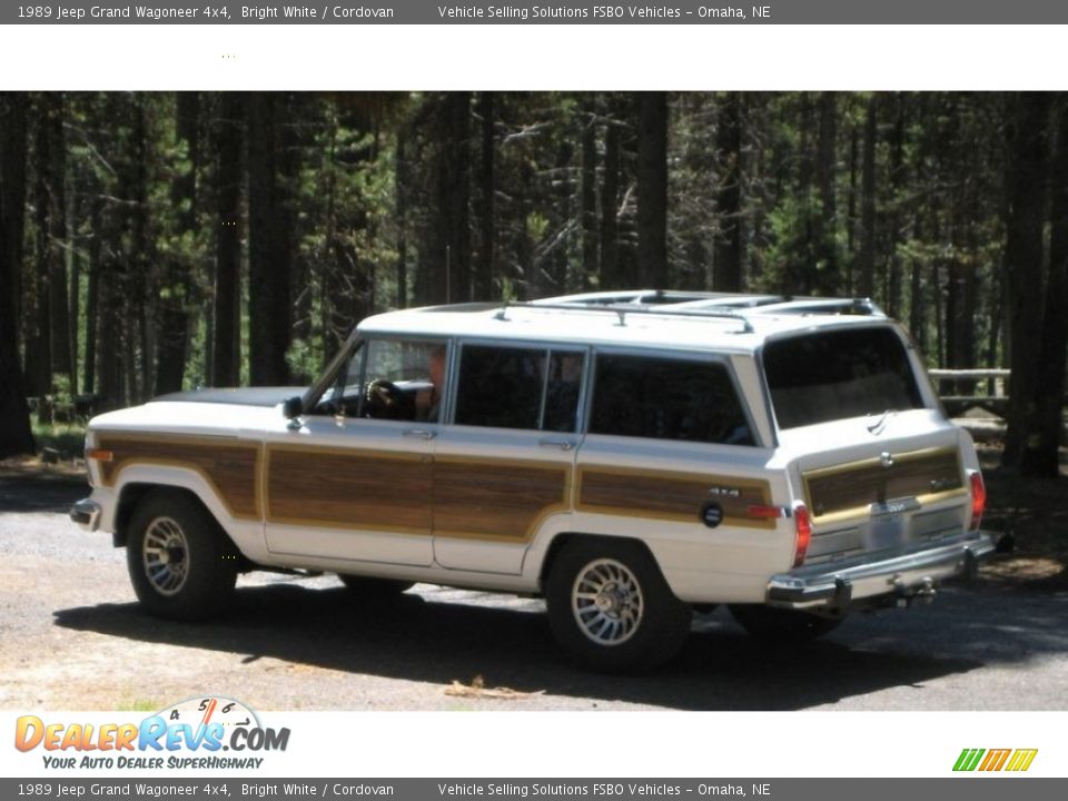 1989 Jeep Grand Wagoneer 4x4 Bright White / Cordovan Photo #3