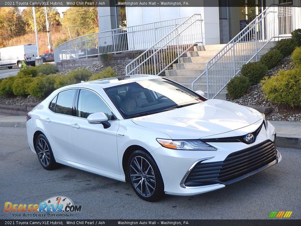 Front 3/4 View of 2021 Toyota Camry XLE Hybrid Photo #1