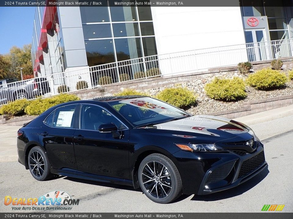 Front 3/4 View of 2024 Toyota Camry SE Photo #1