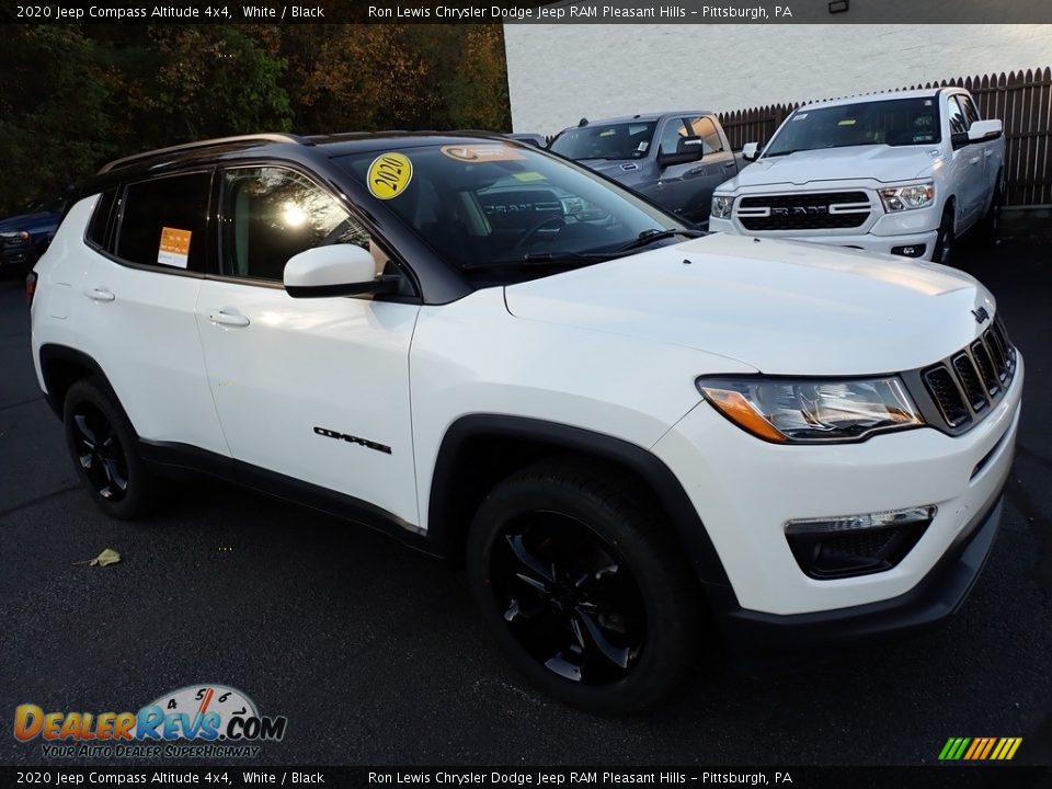 2020 Jeep Compass Altitude 4x4 White / Black Photo #8