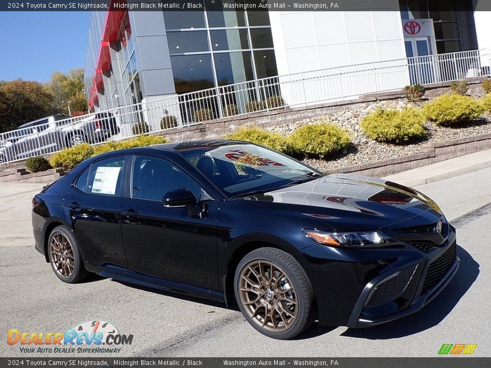 Front 3/4 View of 2024 Toyota Camry SE Nightsade Photo #1