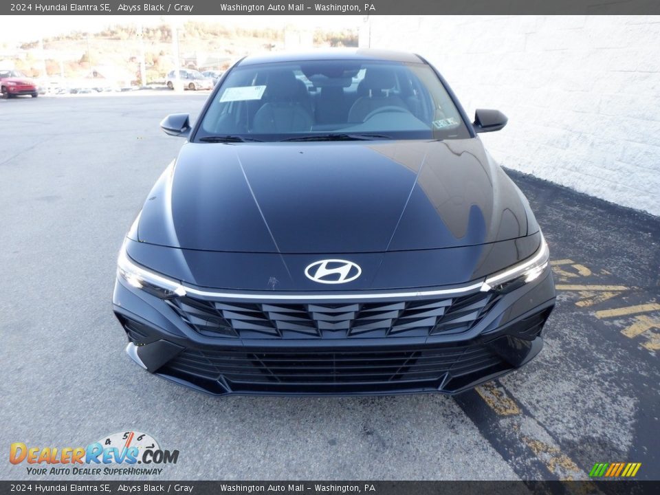 2024 Hyundai Elantra SE Abyss Black / Gray Photo #3