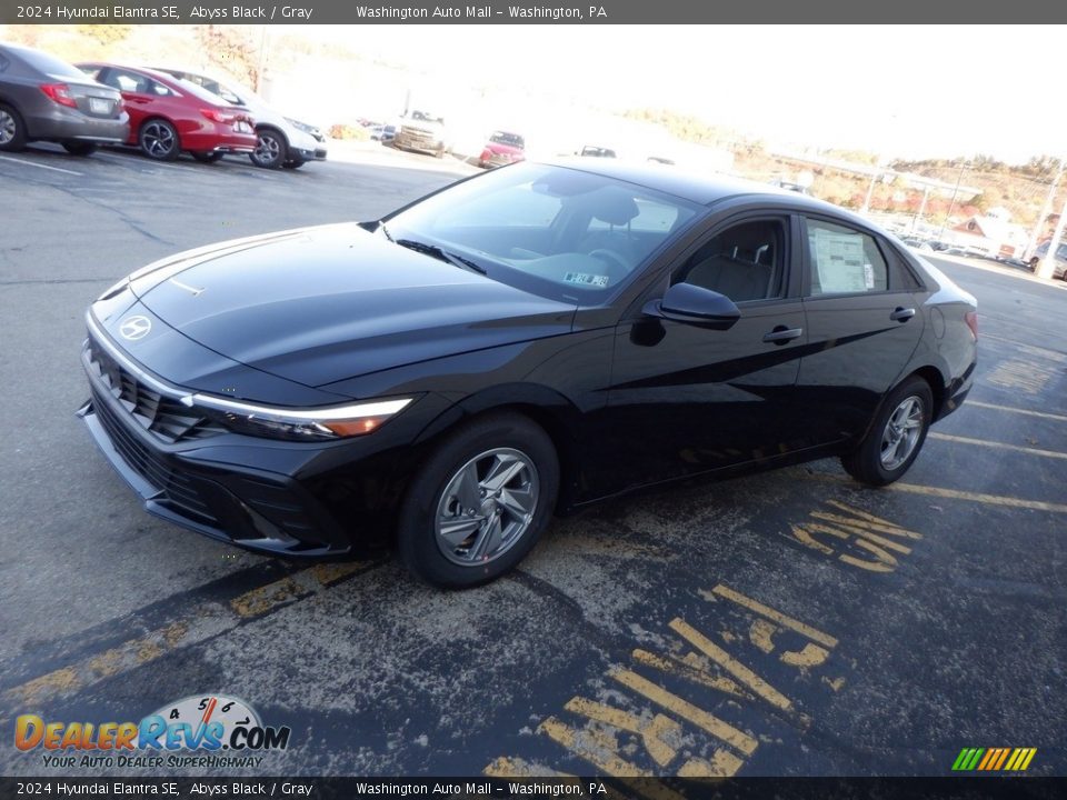 2024 Hyundai Elantra SE Abyss Black / Gray Photo #4