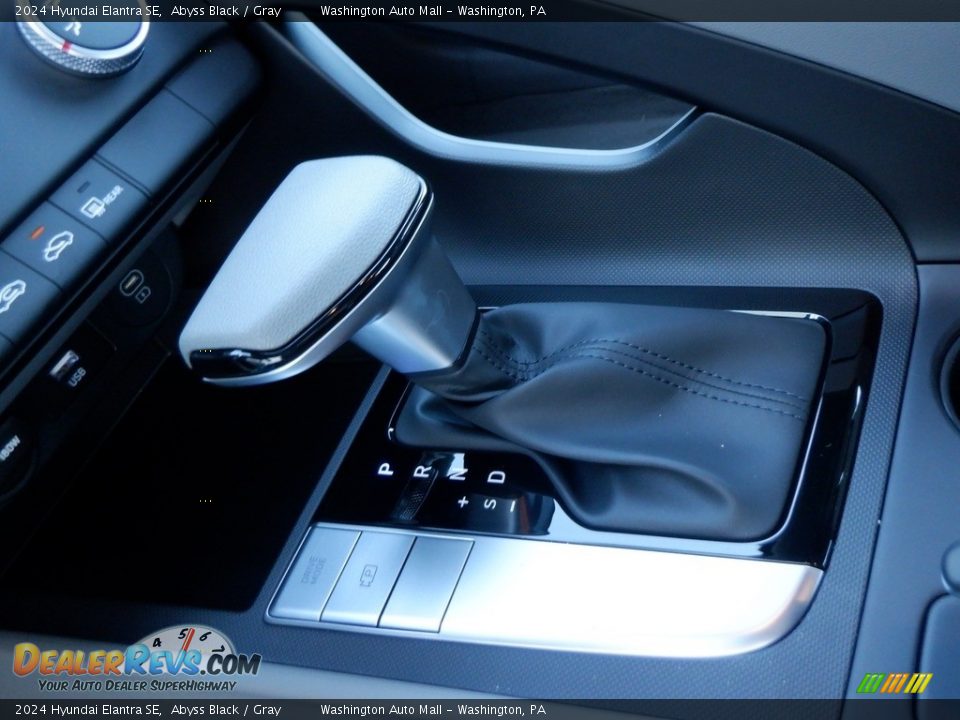 2024 Hyundai Elantra SE Shifter Photo #10