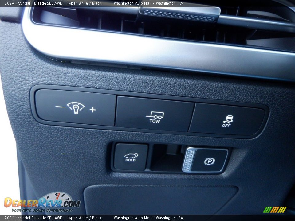 Controls of 2024 Hyundai Palisade SEL AWD Photo #9