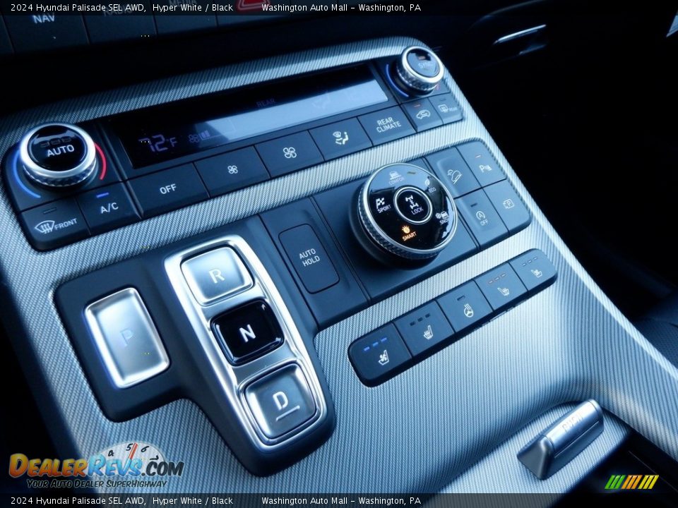 Controls of 2024 Hyundai Palisade SEL AWD Photo #15