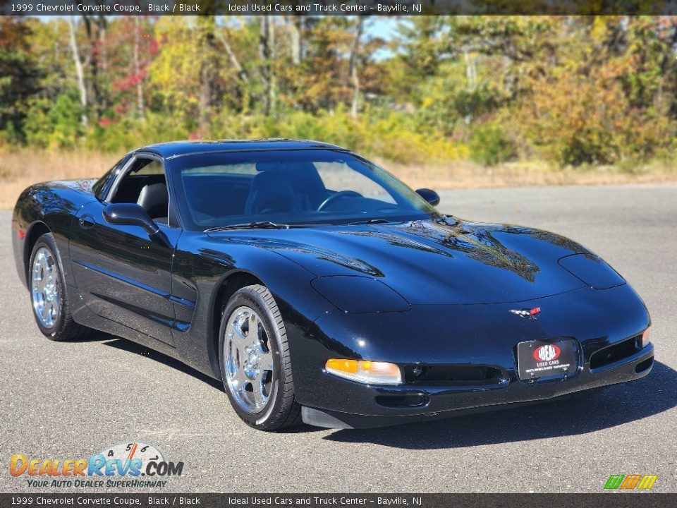 Front 3/4 View of 1999 Chevrolet Corvette Coupe Photo #2