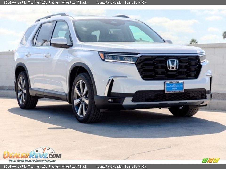 Front 3/4 View of 2024 Honda Pilot Touring AWD Photo #1