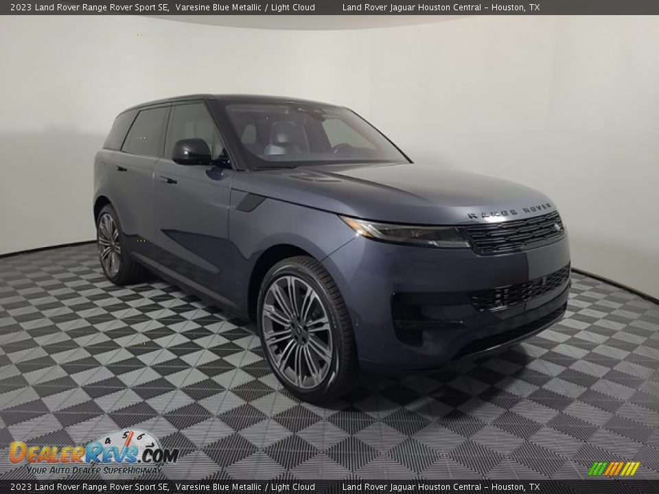 Front 3/4 View of 2023 Land Rover Range Rover Sport SE Photo #12