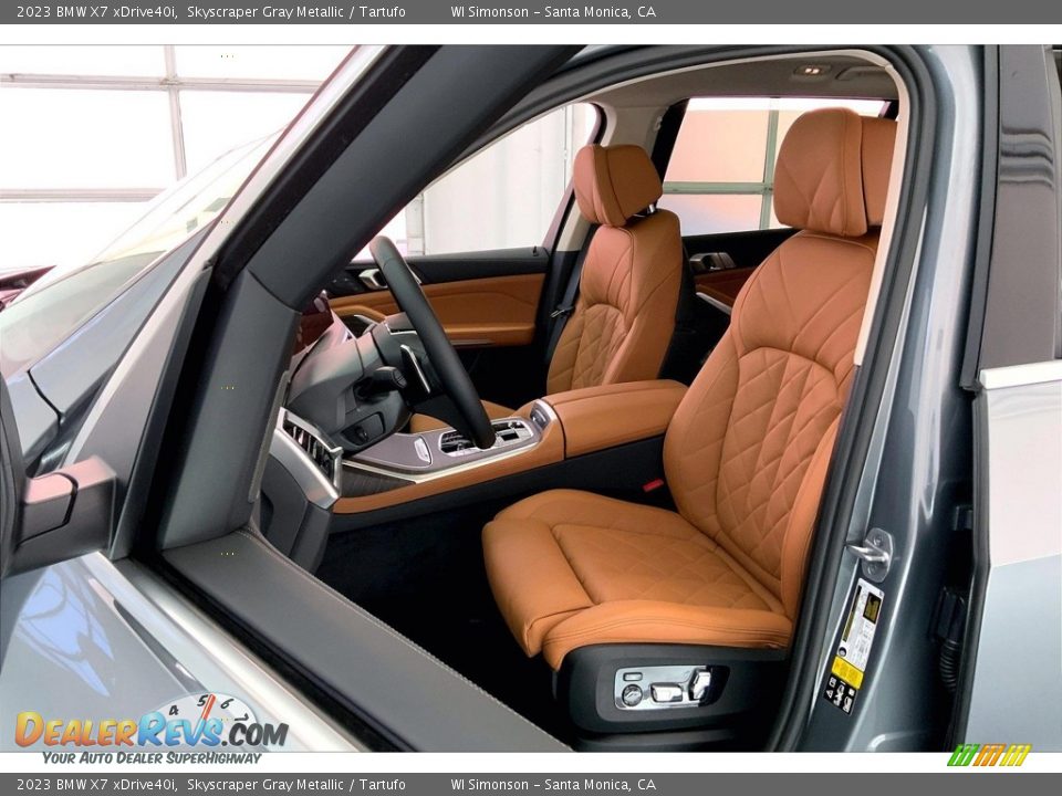 Front Seat of 2023 BMW X7 xDrive40i Photo #18