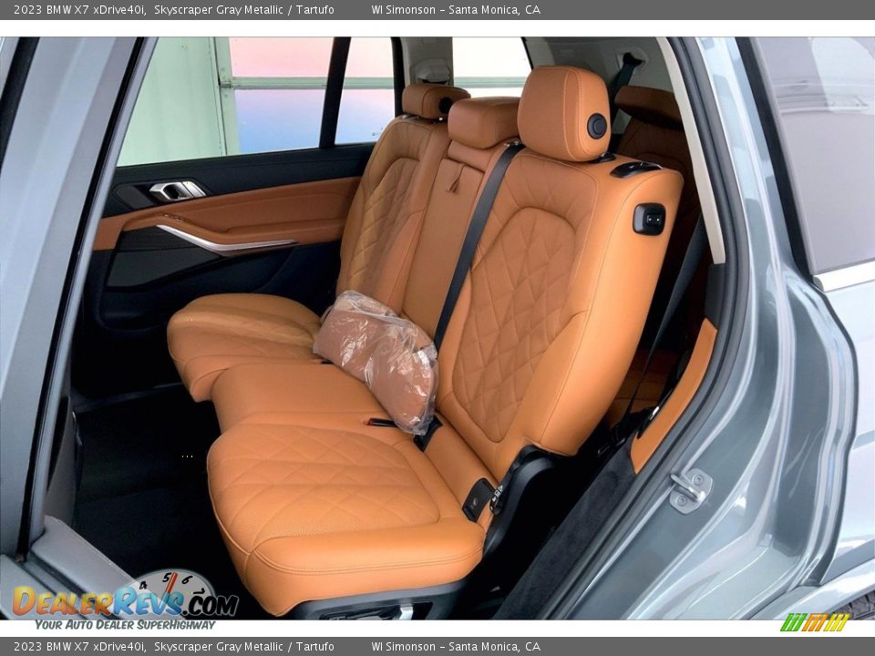 Rear Seat of 2023 BMW X7 xDrive40i Photo #20