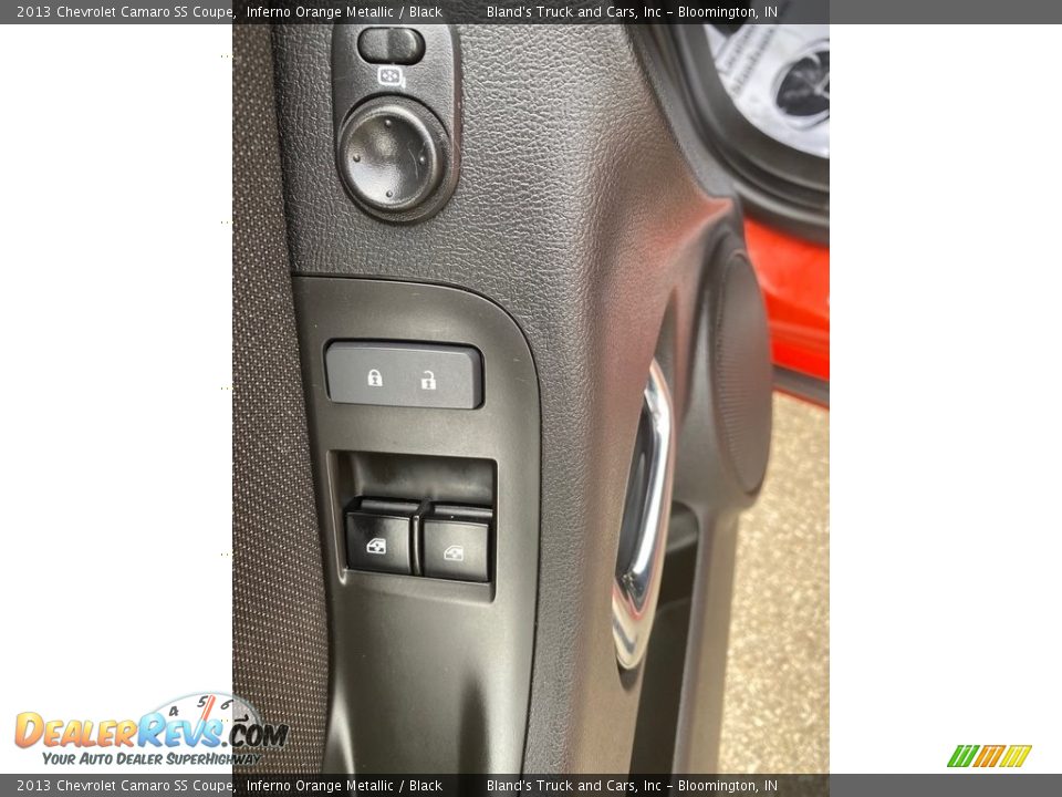 Door Panel of 2013 Chevrolet Camaro SS Coupe Photo #16