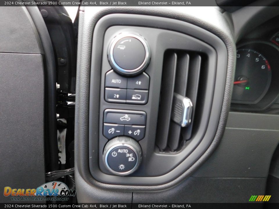 Controls of 2024 Chevrolet Silverado 1500 Custom Crew Cab 4x4 Photo #24