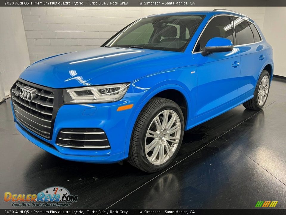 Front 3/4 View of 2020 Audi Q5 e Premium Plus quattro Hybrid Photo #3