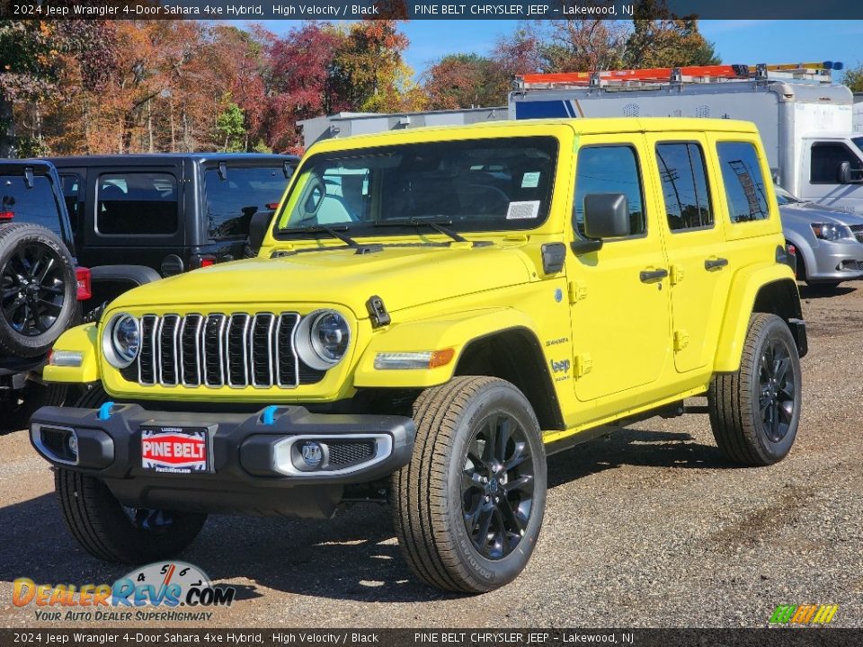 Front 3/4 View of 2024 Jeep Wrangler 4-Door Sahara 4xe Hybrid Photo #1