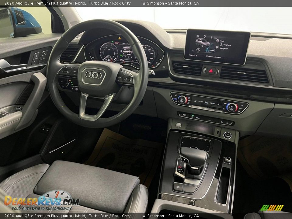 Dashboard of 2020 Audi Q5 e Premium Plus quattro Hybrid Photo #16
