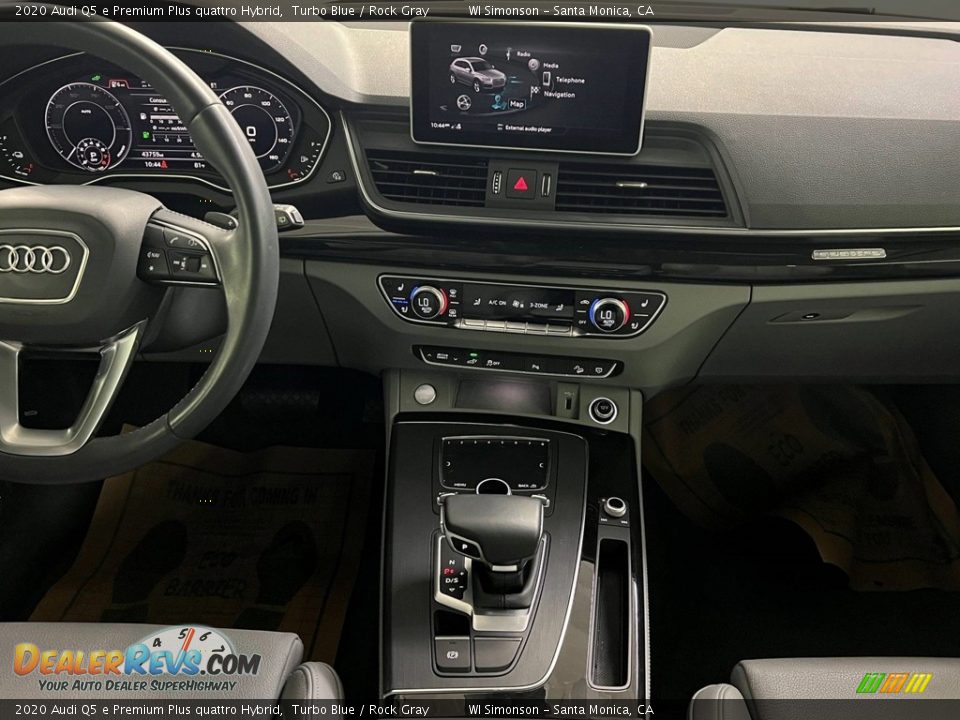 Dashboard of 2020 Audi Q5 e Premium Plus quattro Hybrid Photo #17