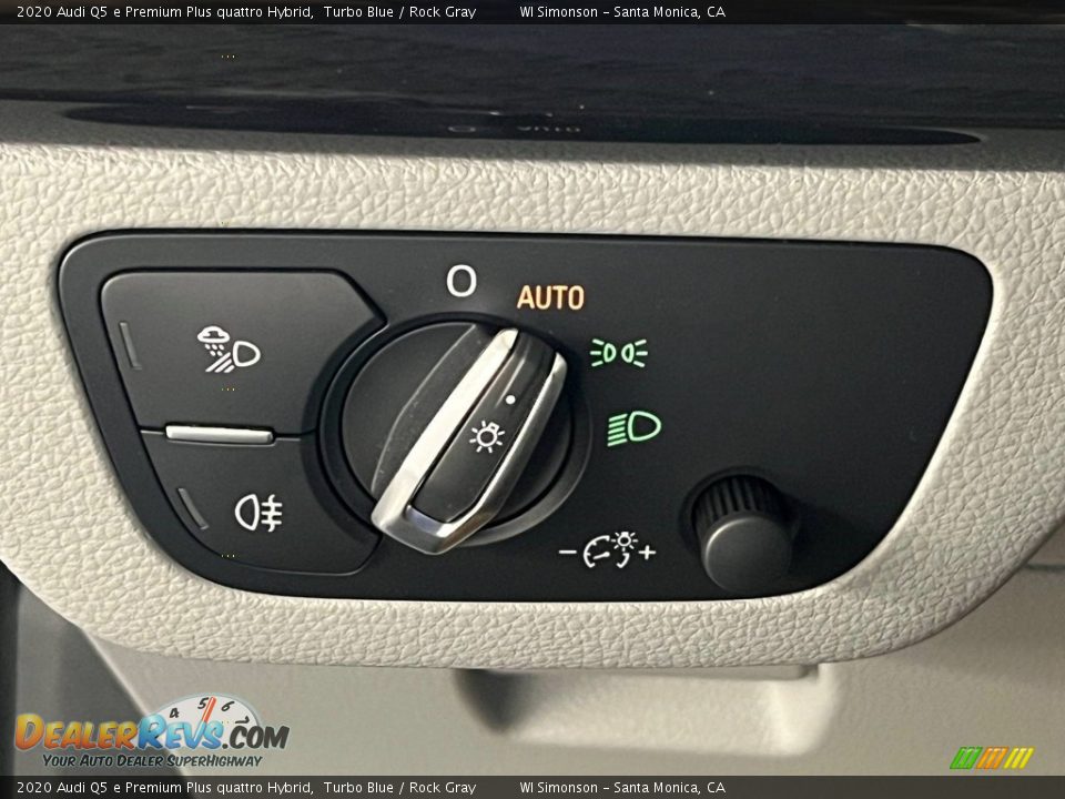 Controls of 2020 Audi Q5 e Premium Plus quattro Hybrid Photo #20