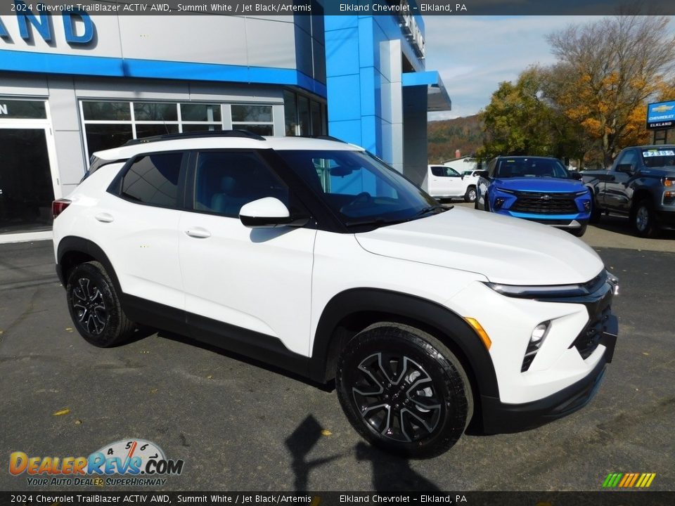 Front 3/4 View of 2024 Chevrolet TrailBlazer ACTIV AWD Photo #1