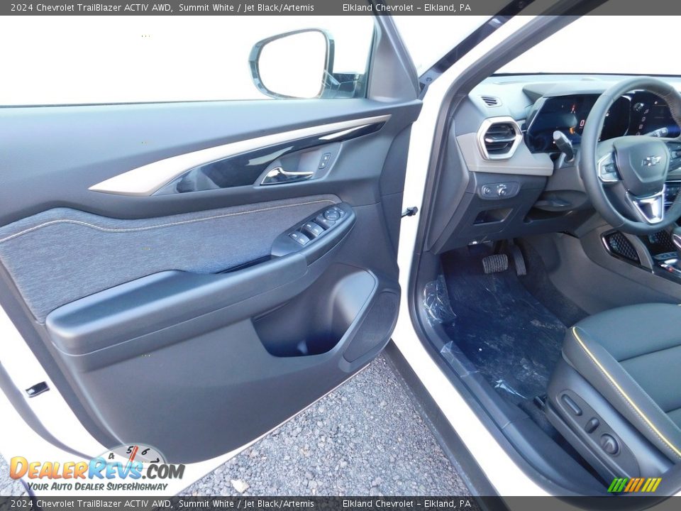 Door Panel of 2024 Chevrolet TrailBlazer ACTIV AWD Photo #16