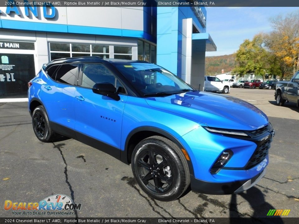 Front 3/4 View of 2024 Chevrolet Blazer LT AWD Photo #1