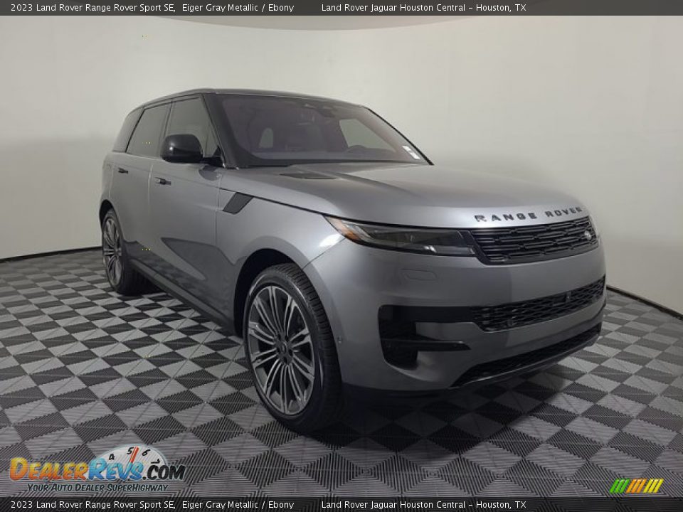 Front 3/4 View of 2023 Land Rover Range Rover Sport SE Photo #12