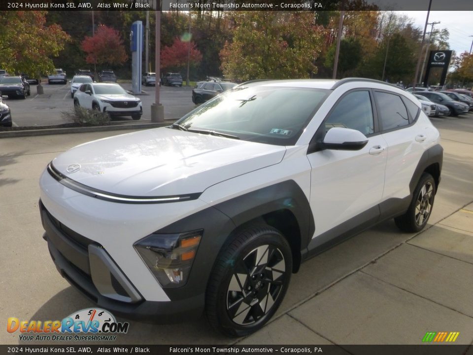 Front 3/4 View of 2024 Hyundai Kona SEL AWD Photo #7