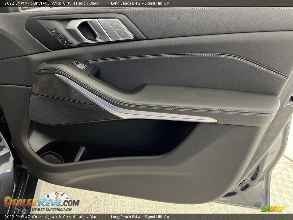 Door Panel of 2022 BMW X7 xDrive40i Photo #10