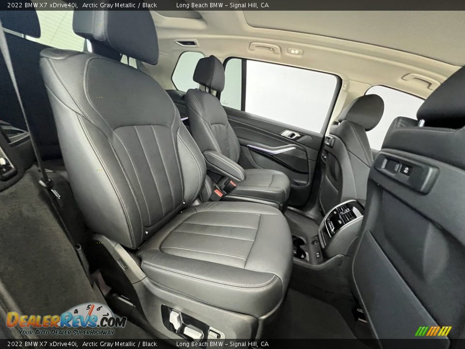 Rear Seat of 2022 BMW X7 xDrive40i Photo #12