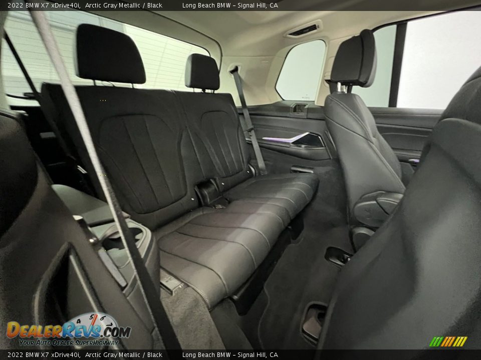 Rear Seat of 2022 BMW X7 xDrive40i Photo #13