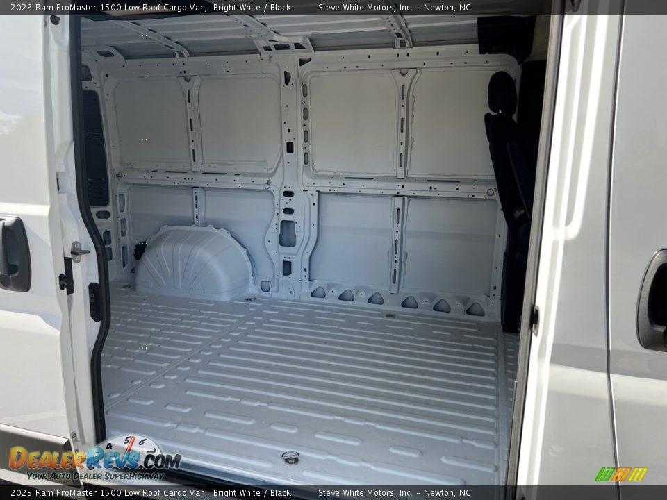 2023 Ram ProMaster 1500 Low Roof Cargo Van Bright White / Black Photo #15