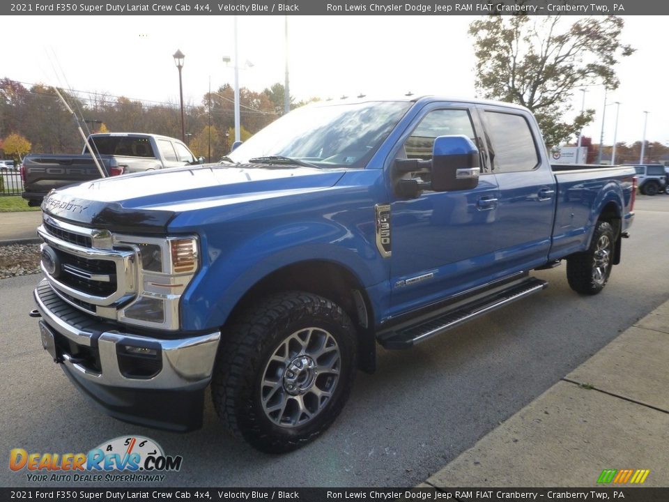 Front 3/4 View of 2021 Ford F350 Super Duty Lariat Crew Cab 4x4 Photo #7