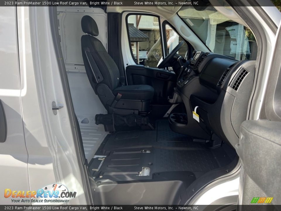 2023 Ram ProMaster 1500 Low Roof Cargo Van Bright White / Black Photo #16