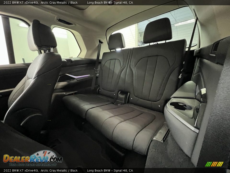 Rear Seat of 2022 BMW X7 xDrive40i Photo #18