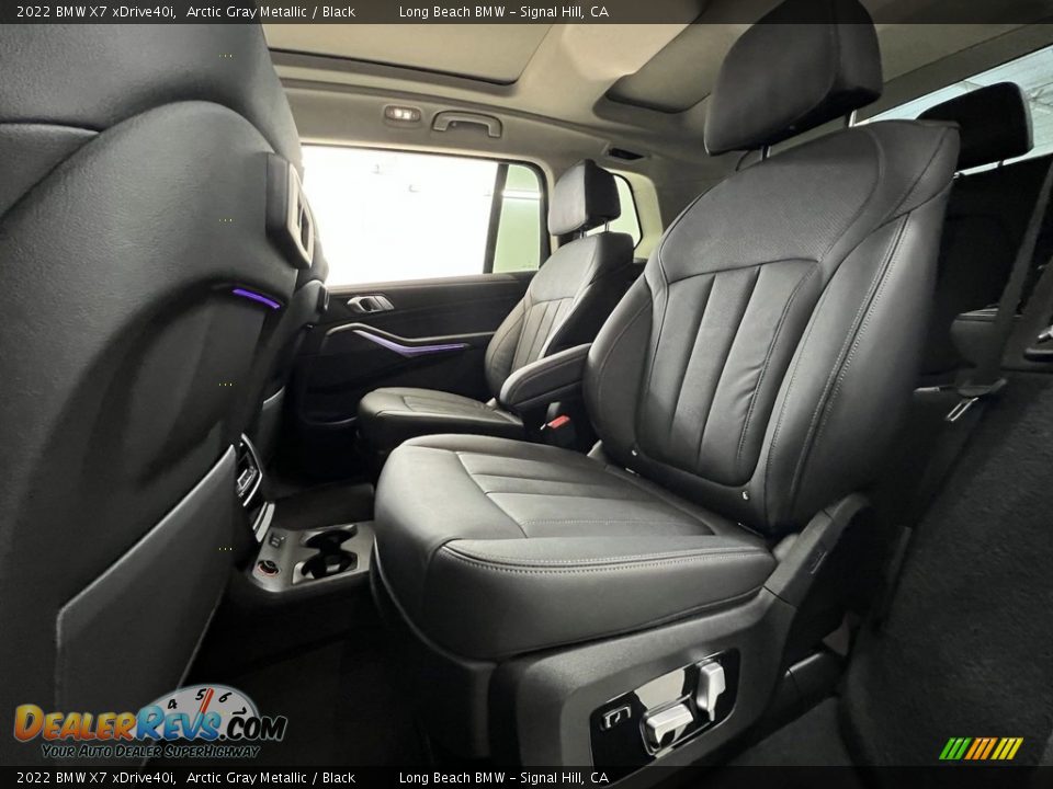 Rear Seat of 2022 BMW X7 xDrive40i Photo #19
