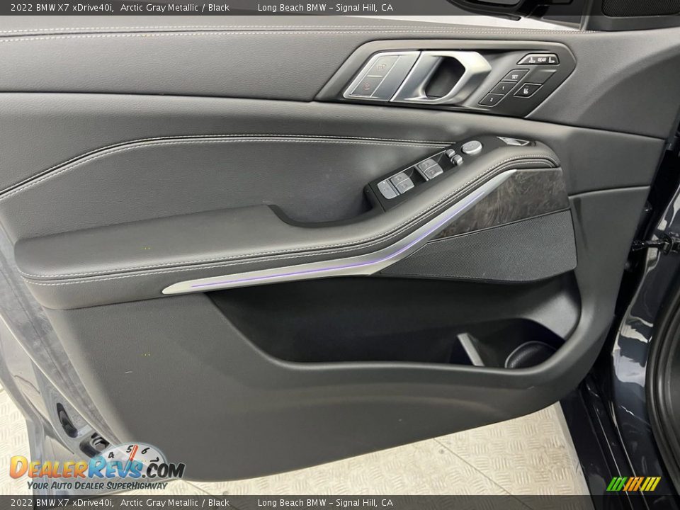 Door Panel of 2022 BMW X7 xDrive40i Photo #22