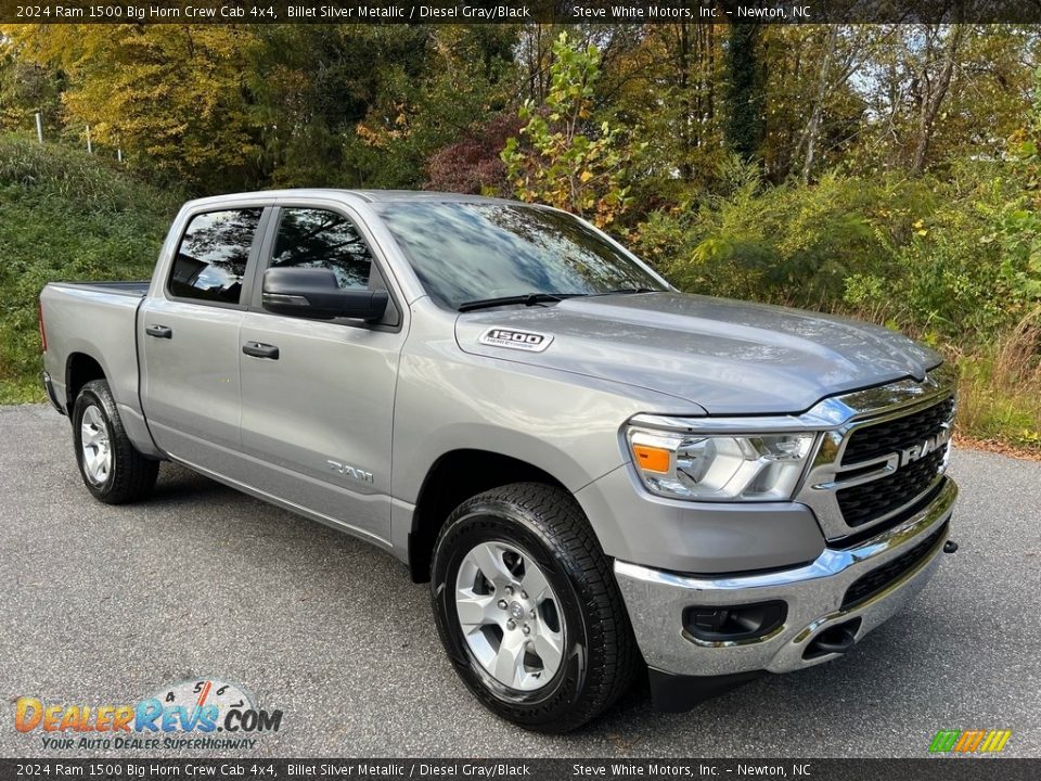 Front 3/4 View of 2024 Ram 1500 Big Horn Crew Cab 4x4 Photo #4