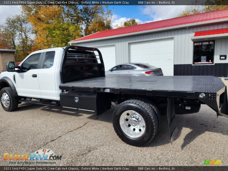 2021 Ford F450 Super Duty XL Crew Cab 4x4 Chassis Oxford White / Medium Earth Gray Photo #6